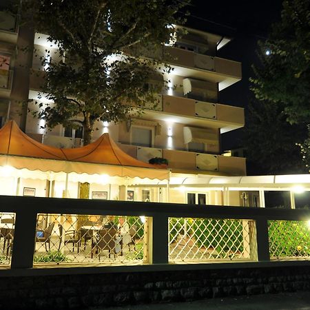 Hotel Azzurra マリーナ・ディ・ピエトラサンタ エクステリア 写真