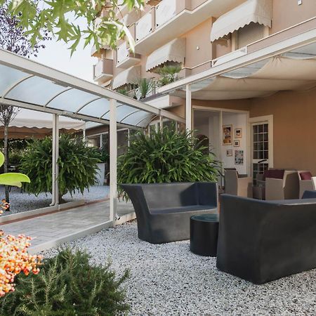 Hotel Azzurra マリーナ・ディ・ピエトラサンタ エクステリア 写真