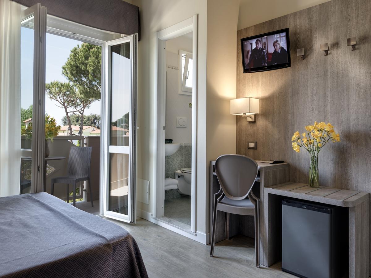 Hotel Azzurra マリーナ・ディ・ピエトラサンタ エクステリア 写真