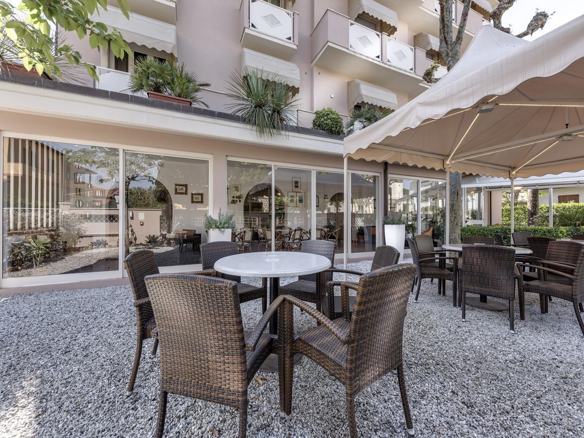 Hotel Azzurra マリーナ・ディ・ピエトラサンタ エクステリア 写真